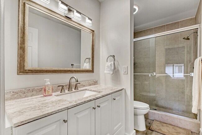 Building Photo - 300 E Club Cir