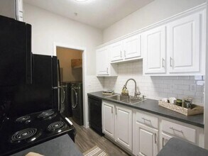 Building Photo - 100 Crossing Blvd