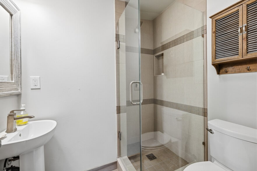 Building Photo - 173 W Avenida Alessandro