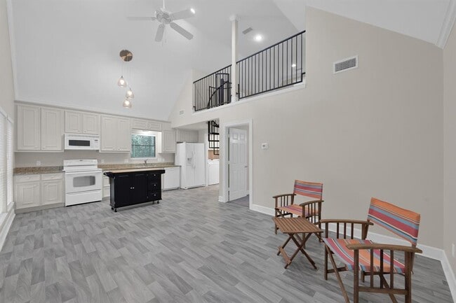 Building Photo - 6436 Longmire Rd