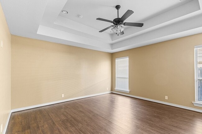 Building Photo - 5811 Oak Creek Drive