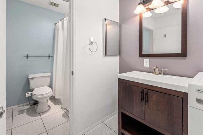 Building Photo - 8022 Linda Vista Rd