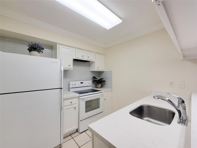 Building Photo - 1601 S Shepherd Dr