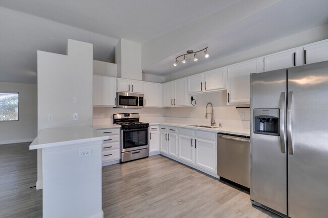 Building Photo - Charming Single-Story 3 bed Home with RV P...