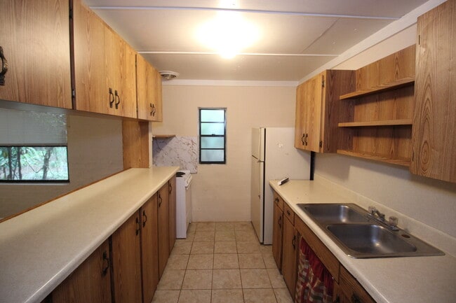 Building Photo - 3255 Clemwood Dr