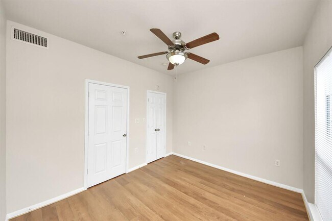 Building Photo - 9200 Westheimer Rd