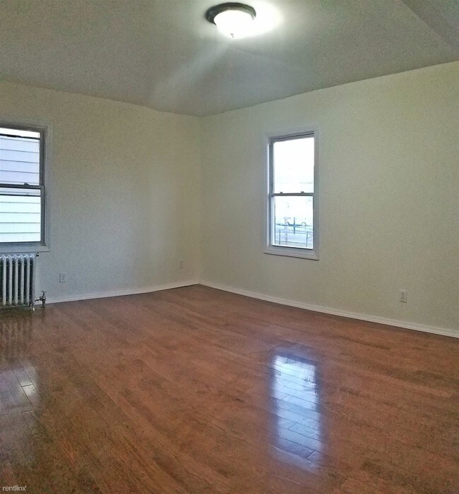 Building Photo - 19 Philip Pl