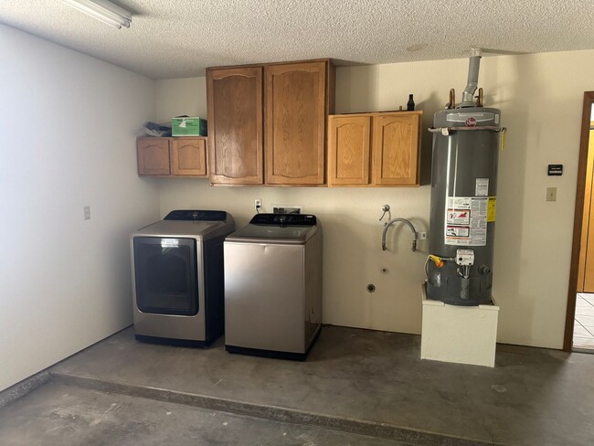 Building Photo - Fully Furnished Rental