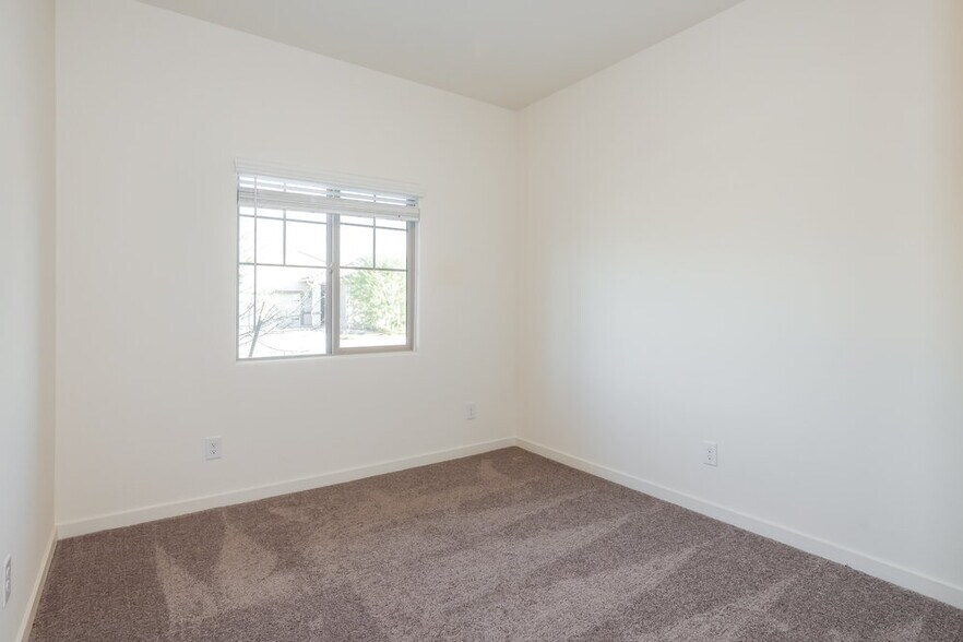 Building Photo - 24567 W Alta Vis Rd