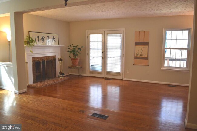 Building Photo - 1549 Autumn Ridge Cir