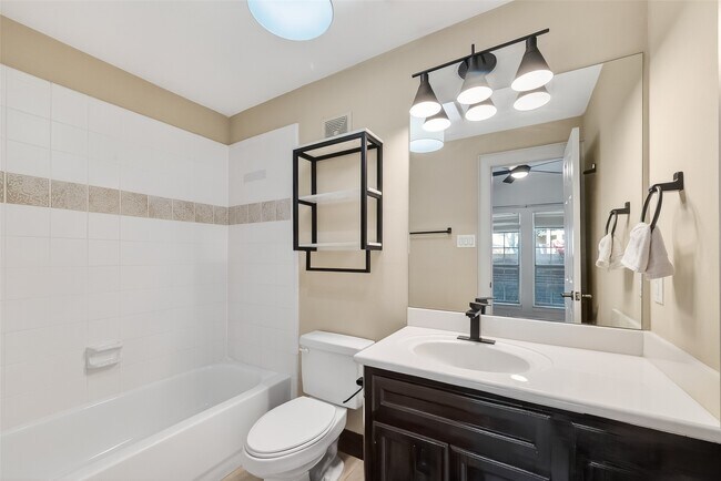 Building Photo - 1004 Stanford St