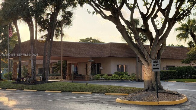 Building Photo - 6090 N Sabal Palm Blvd