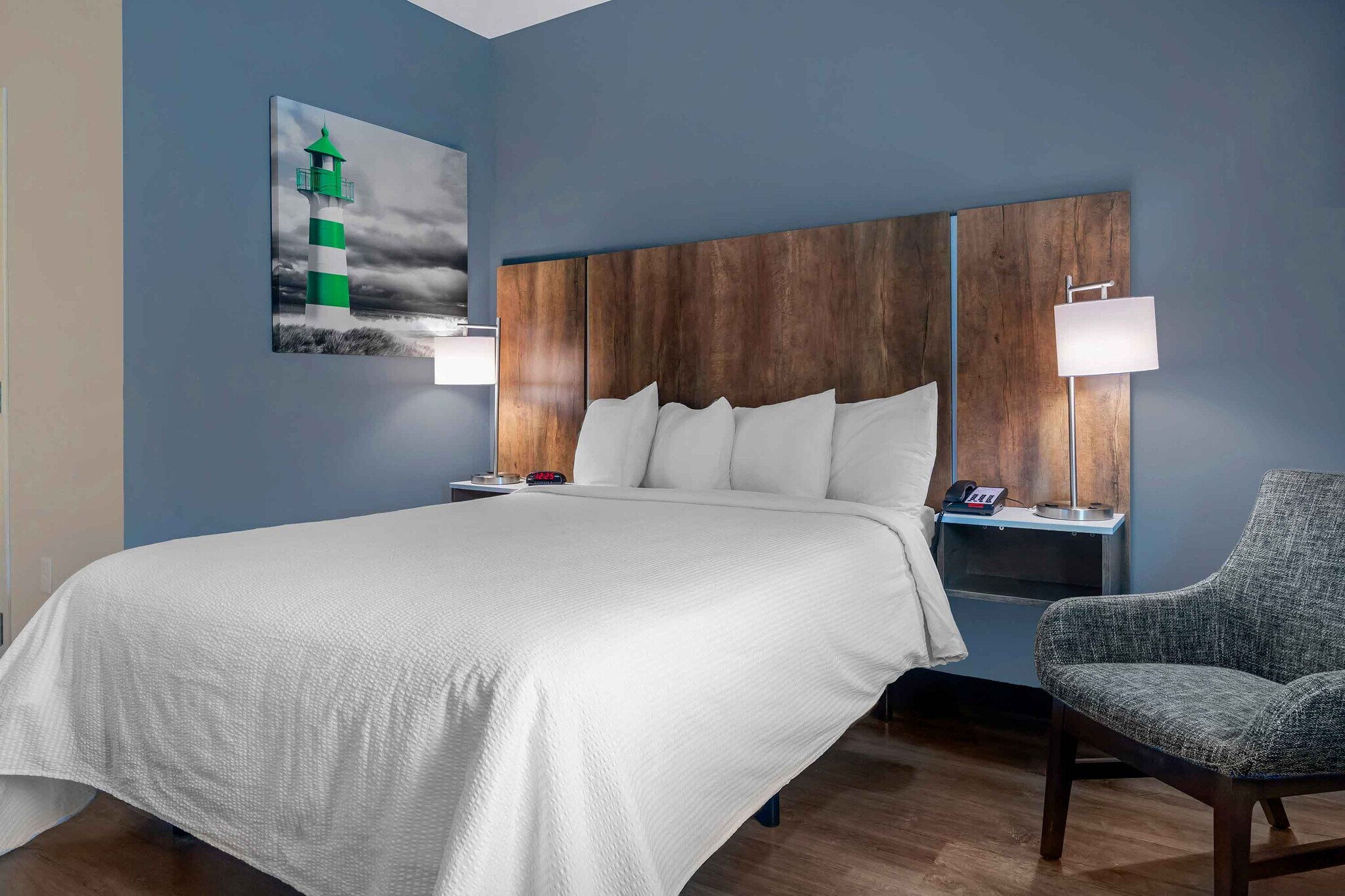 Building Photo - Furnished Studio-Phoenix - Chandler - Airport