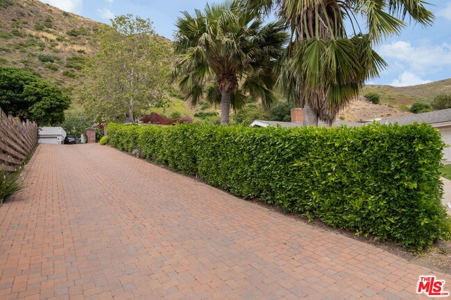 Building Photo - 5942 Paseo Cyn Dr