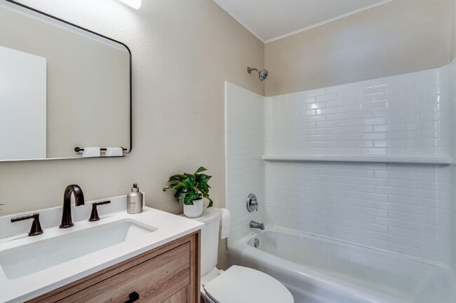 Building Photo - 713 N Dougherty Ave