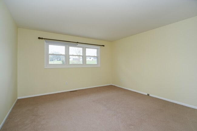 Building Photo - 5006 W Oakwood Dr