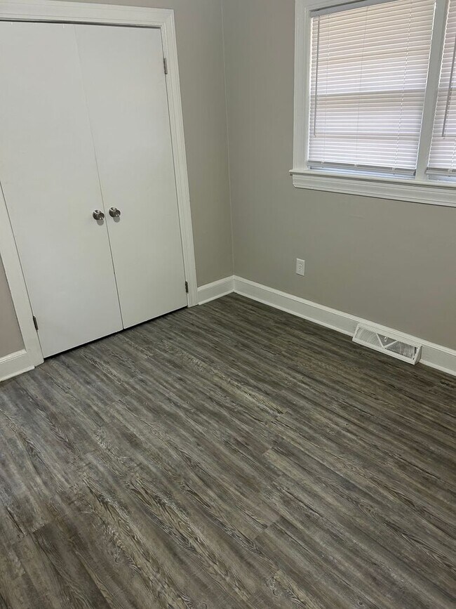 Building Photo - Four Bedroom Two Bath House for Rent $1100.00 per Month