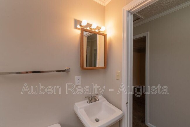 Building Photo - 2165 1/2 Telfair Street