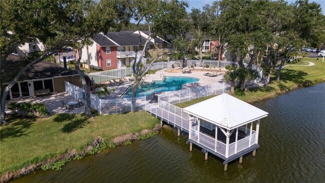 Building Photo - 806 Lake Haven Square