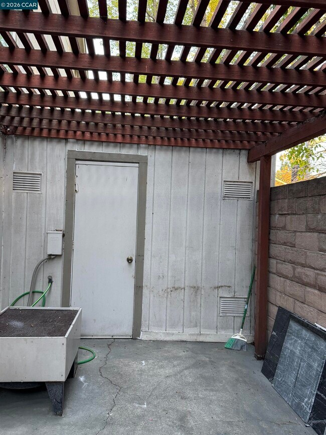 Building Photo - 1725 Landana Dr