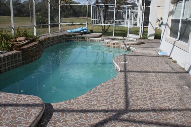 Building Photo - 1615 The Oaks Blvd