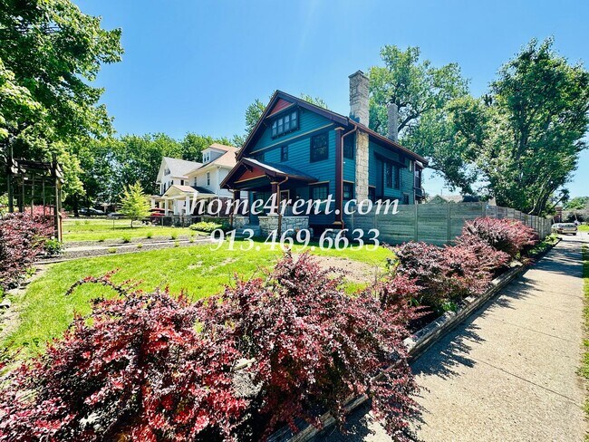 Building Photo - Beautiful, KCMO Home with Historic Charm, Updated Kitchen, Wood Floors and a Fenced Yard!