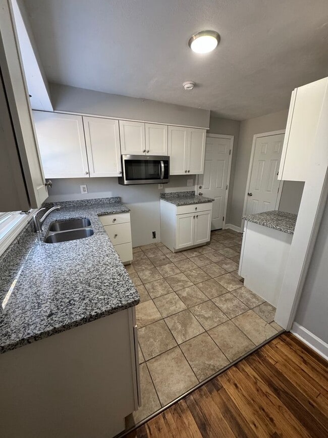 Building Photo - Completely renovated 2 bedroom  cabin