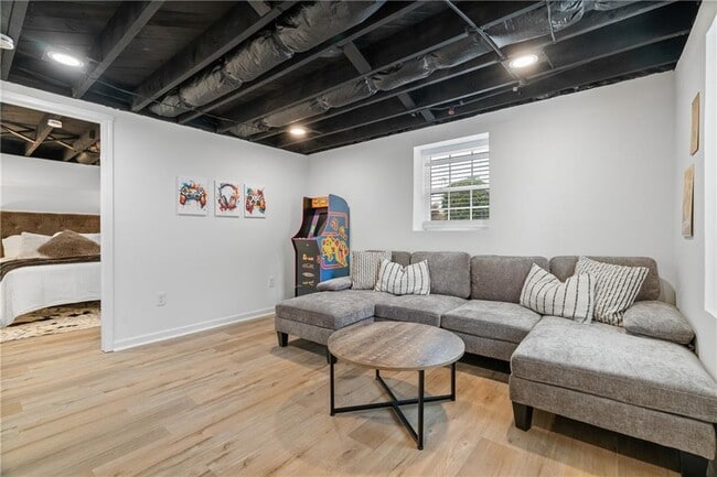 Building Photo - 2790 Sardis St