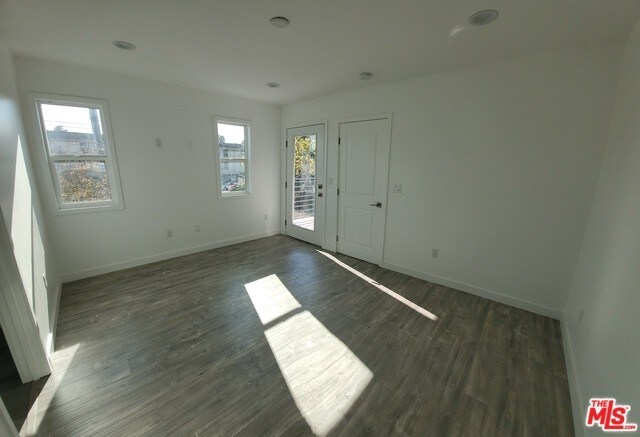 Building Photo - 13707 W Magnolia Blvd