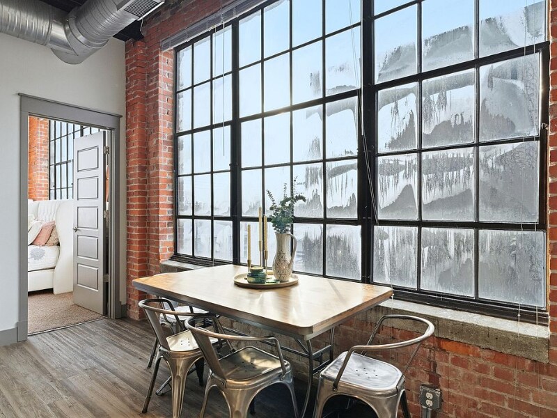 Building Photo - 570 S Front St