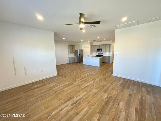 Building Photo - 12815 E Russo Dr