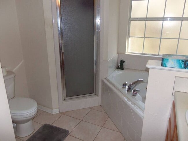 Building Photo - 3bedrooms 2baths 2 car garage in Centervil...