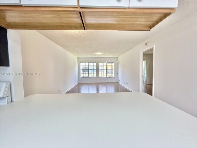 Building Photo - 6331 La Costa Dr