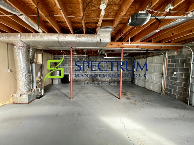 Building Photo - Now accepting applications - Large 4 bedroom 2 bath single family home Dandridge, TN