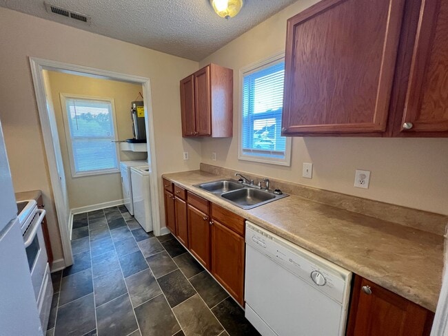 Building Photo - Available Now! 3 Bed, 2 Bath Ranch in the ...