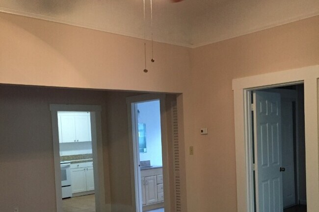 Building Photo - 2430 SW 25th Terrace