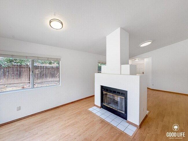 Building Photo - Charming San Marcos Home with Spacious Yard and Modern Upgrades