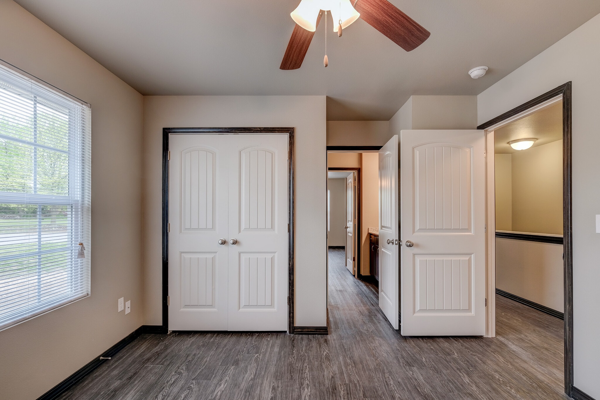 Building Photo - 1929 Broadway St