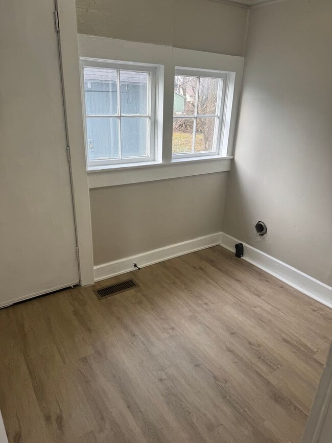 Building Photo - 4 bedroom/1 bath house w/storage building