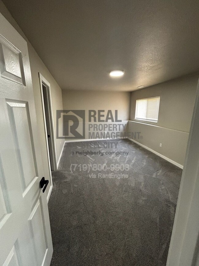 Building Photo - 326 W Golden Eagle Way