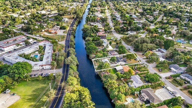 Building Photo - 201 S Biscayne River Dr