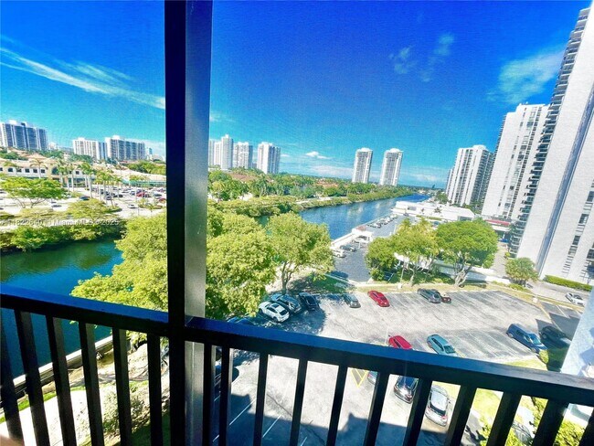 Primary Photo - 3475 N Country Club Dr
