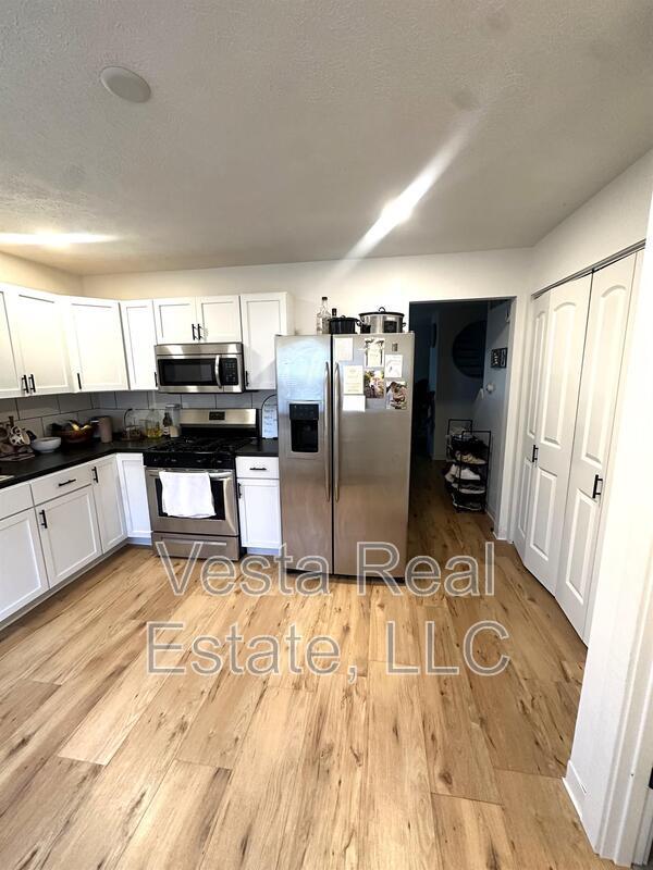 Building Photo - 104 College Park Ct
