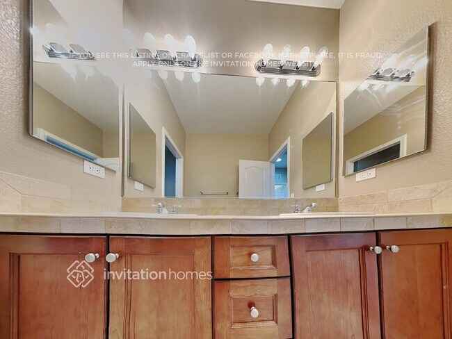 Building Photo - 9203 Bronze River Ave