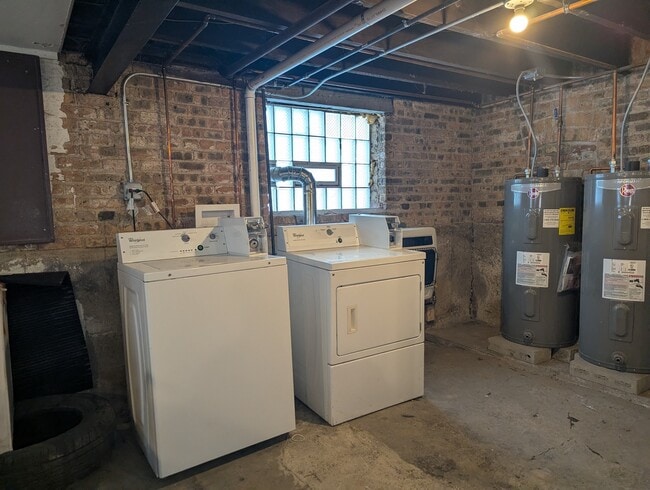 Building Photo - 11005 S Perry Ave