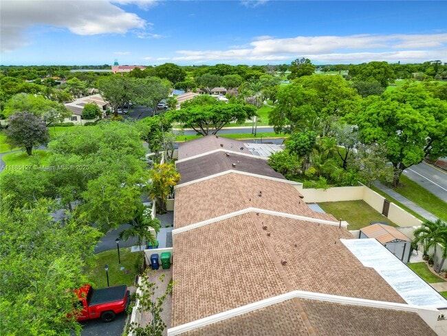 Building Photo - 13804 Kendale Lakes Dr