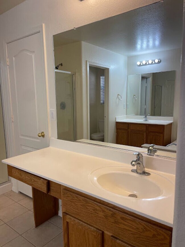 Building Photo - Nice 4bdrm + den in Avondale CWS