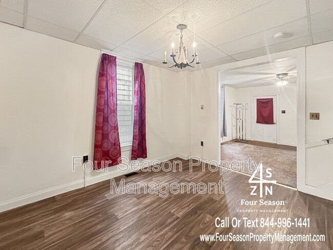 Primary Photo - 338 S Locust St