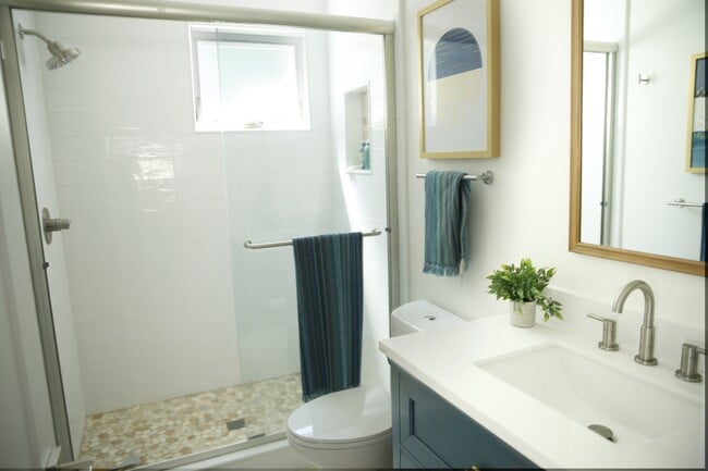 Building Photo - 218 19th St