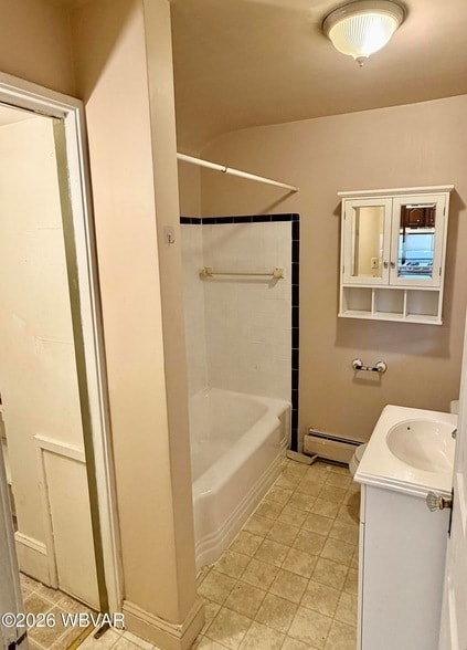 Building Photo - 212 Montour St N